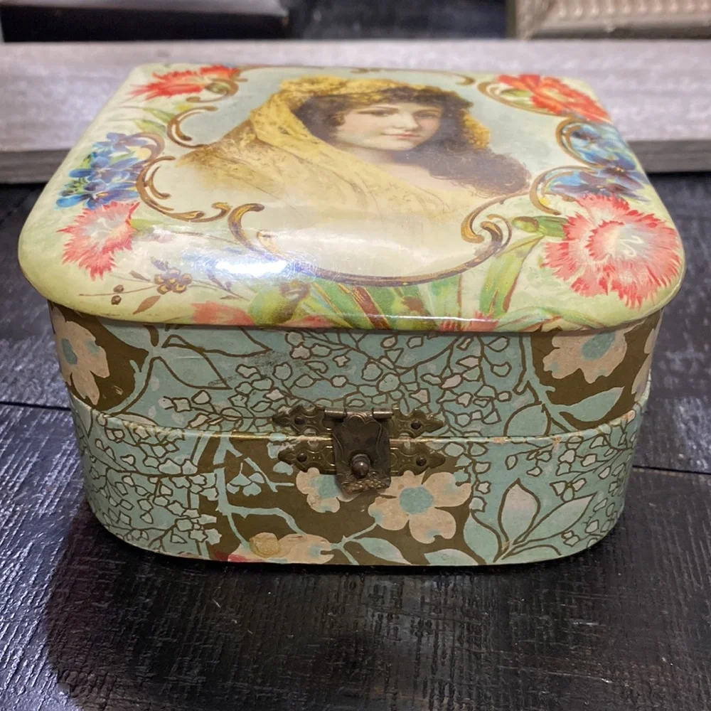 Antique Victorian Era Floral Lady Portrait Handkerchief Box & Paris Hanky! - Picture 2 of 14